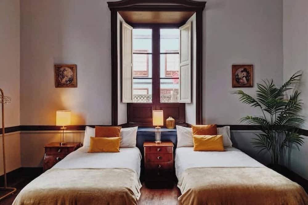 Foto 2 von 30: Apt. Presidencial - Historic Mansion with Patio, Terrace & Garden View
