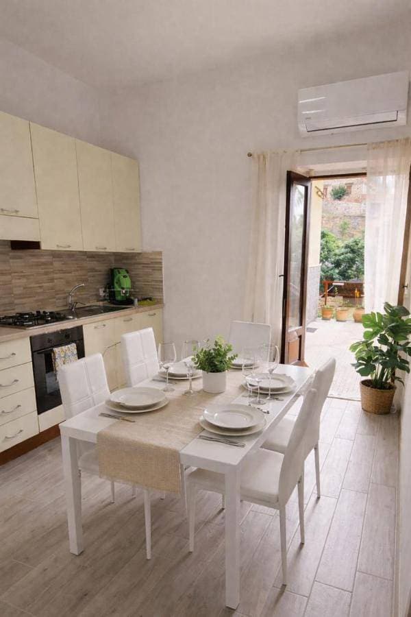 Foto 4 von 15: Two-Bedroom Apartment