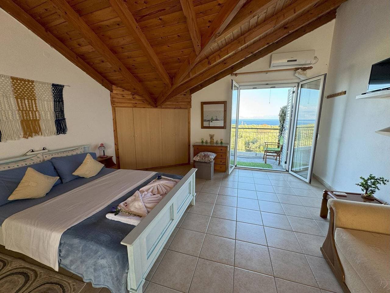 Foto 5 von 23: Ferienwohnung mit tollem Meerblick und Taverne vor der Haustür