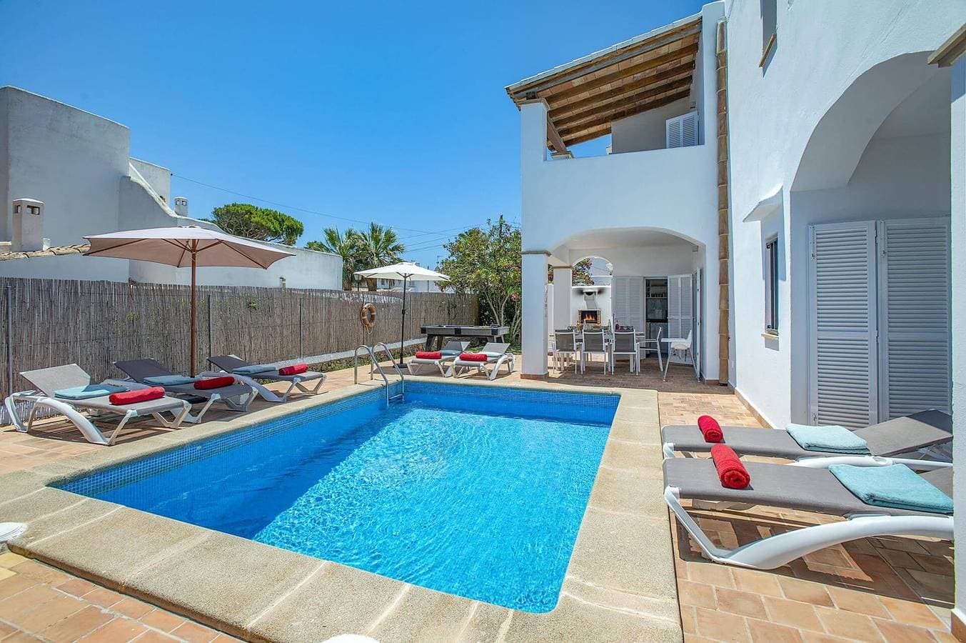 Foto 3 von 33: Villa für 8 Personen mit Garten