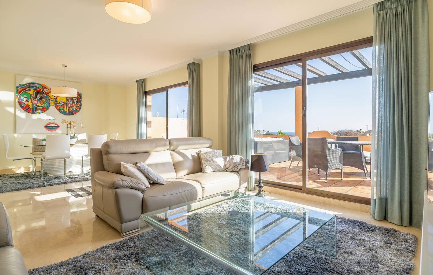 Foto 3 von 17: Apartment mit Meerblick, Pool, Terrasse und Parkplatz, 400m zum Strand