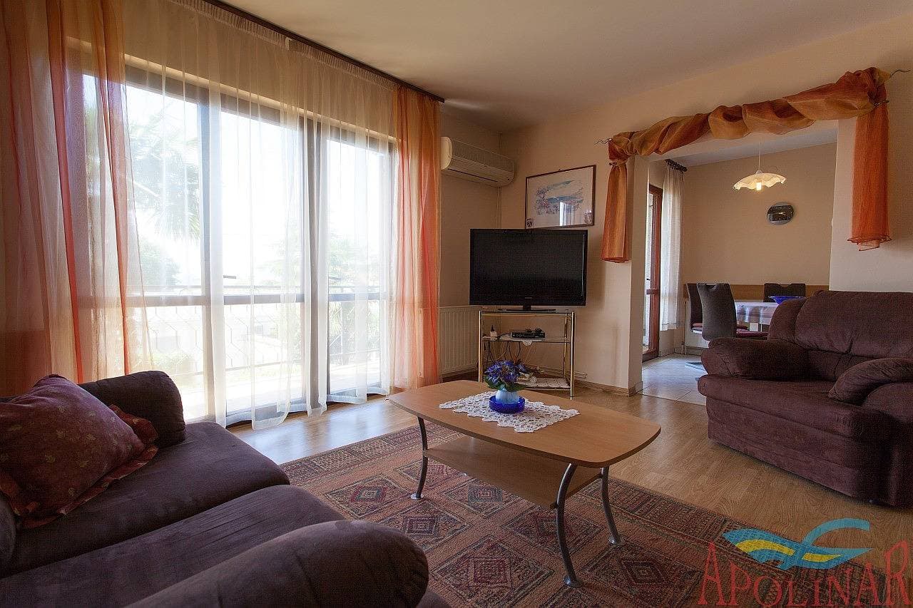 Foto 12 von 22: Geräumiges Apartment mit drei Schlafzimmern, Klimaanlage, WLAN und Meerblick