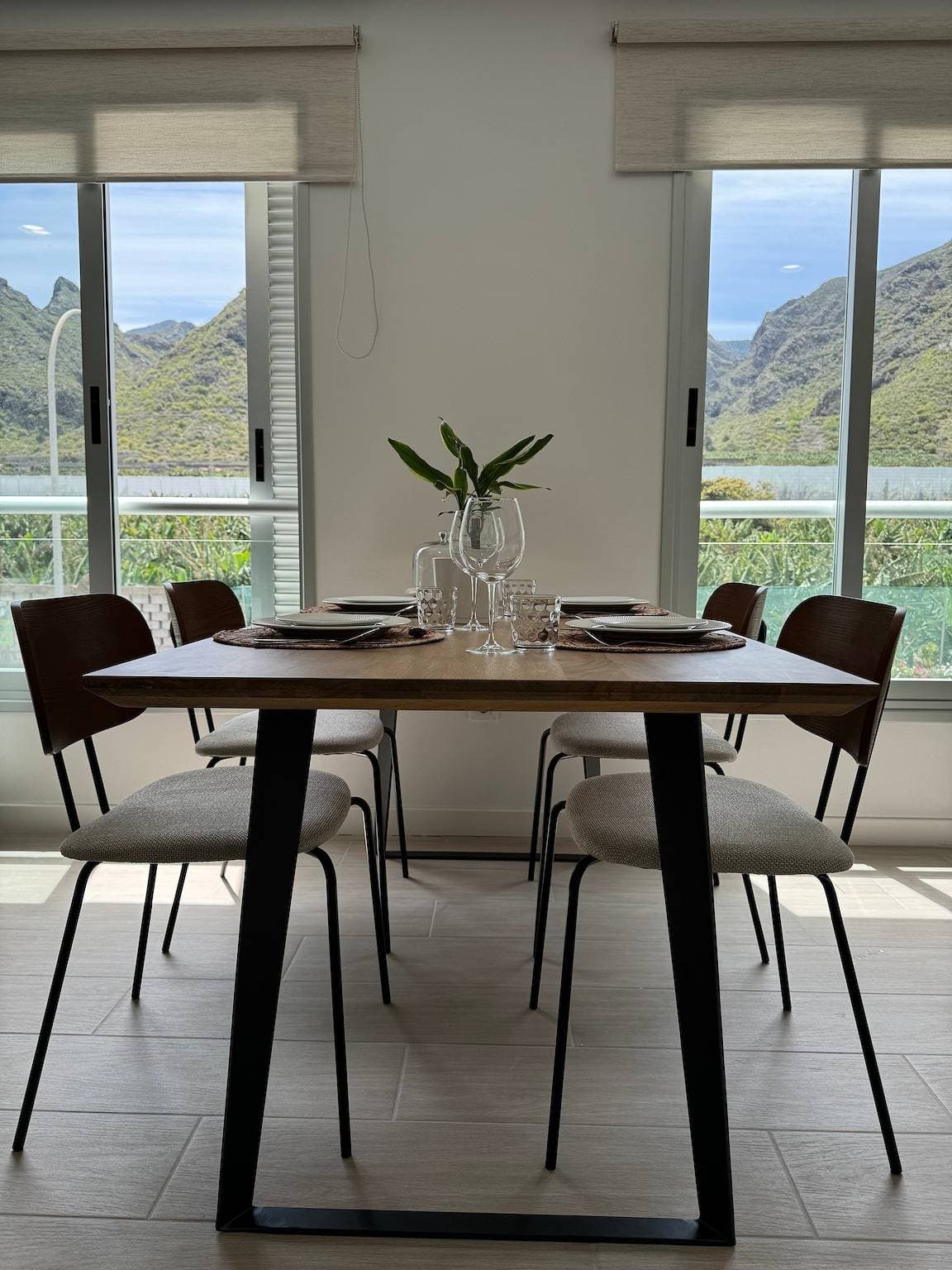 Foto 4 von 33: Ferienwohnung 'Apto Moderno Con Vistas Únicas' mit Meerblick, privater Terrasse und WLAN
