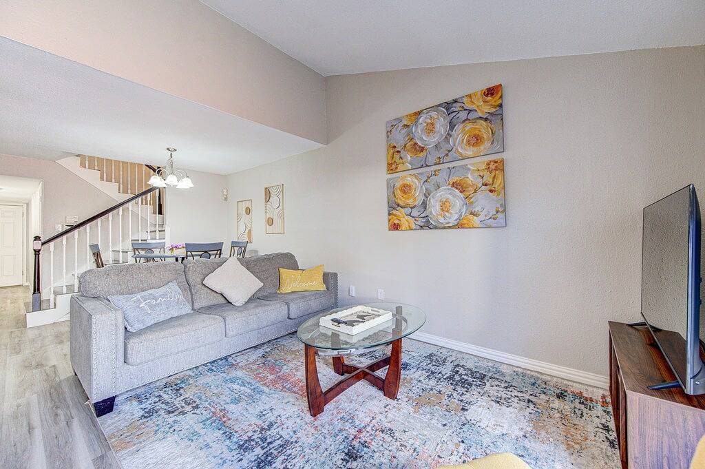Modern Boho Retreat W/3 Spacious Bedrooms +3Bathrooms +Garage 1