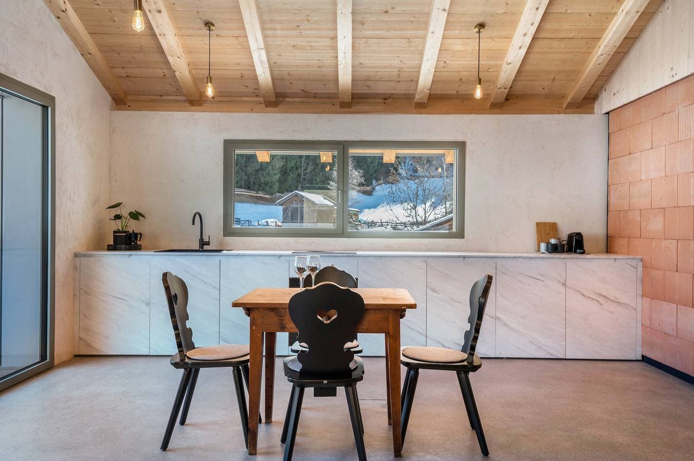 Foto 4 von 30: Ferienwohnung 'Lena Dolomites Luxury Suite' mit Bergblick, privater Terrasse und Sauna