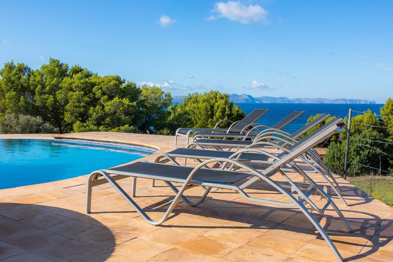 Foto 6 von 35: Wunderschönes Ferienhaus “Alta Vista” mit Panoramablick, Infinity Pool, Terrasse und WLAN