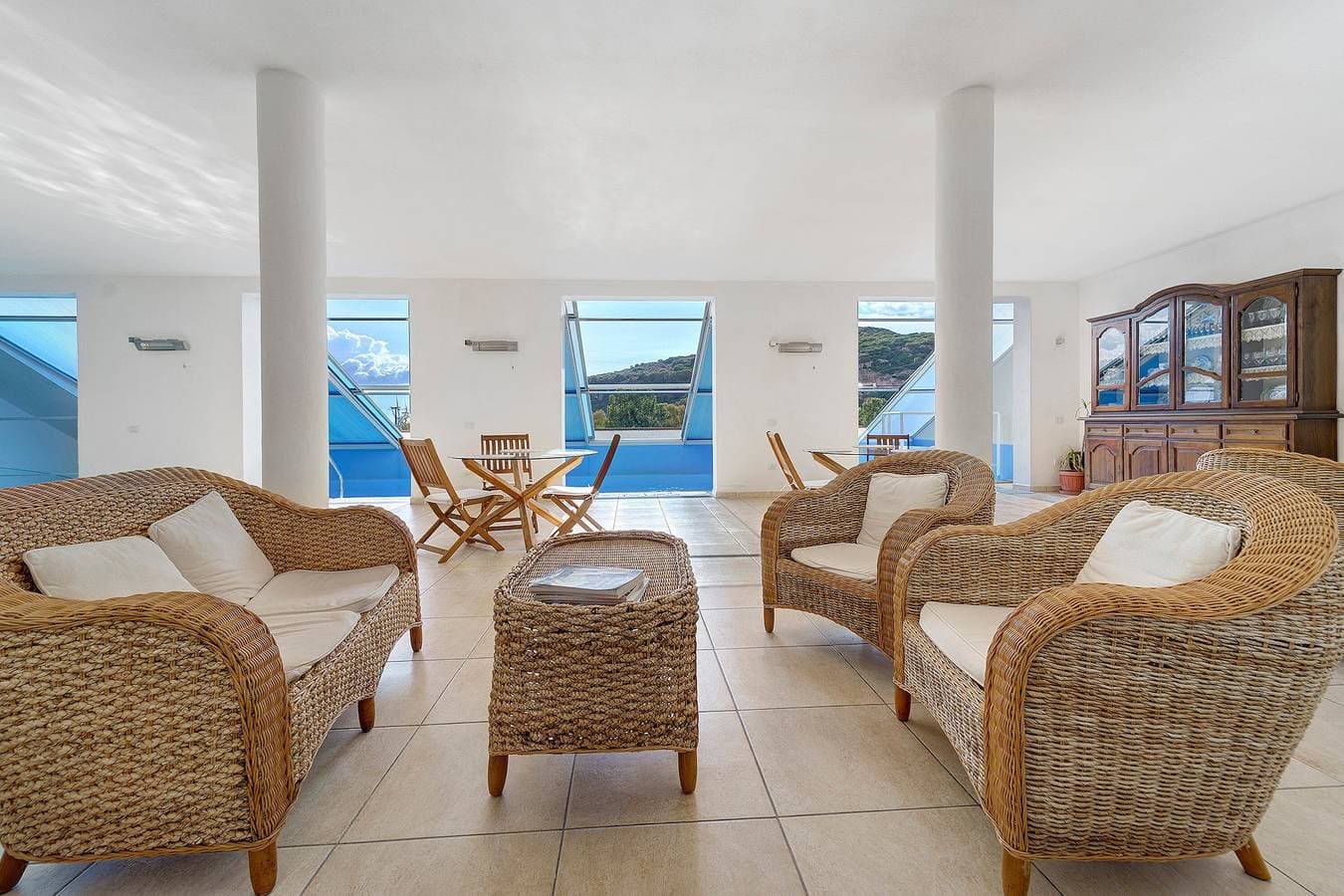 Foto 6 von 18: Villa Nuragica – Zimmer mit privatem Bad und Poolblick