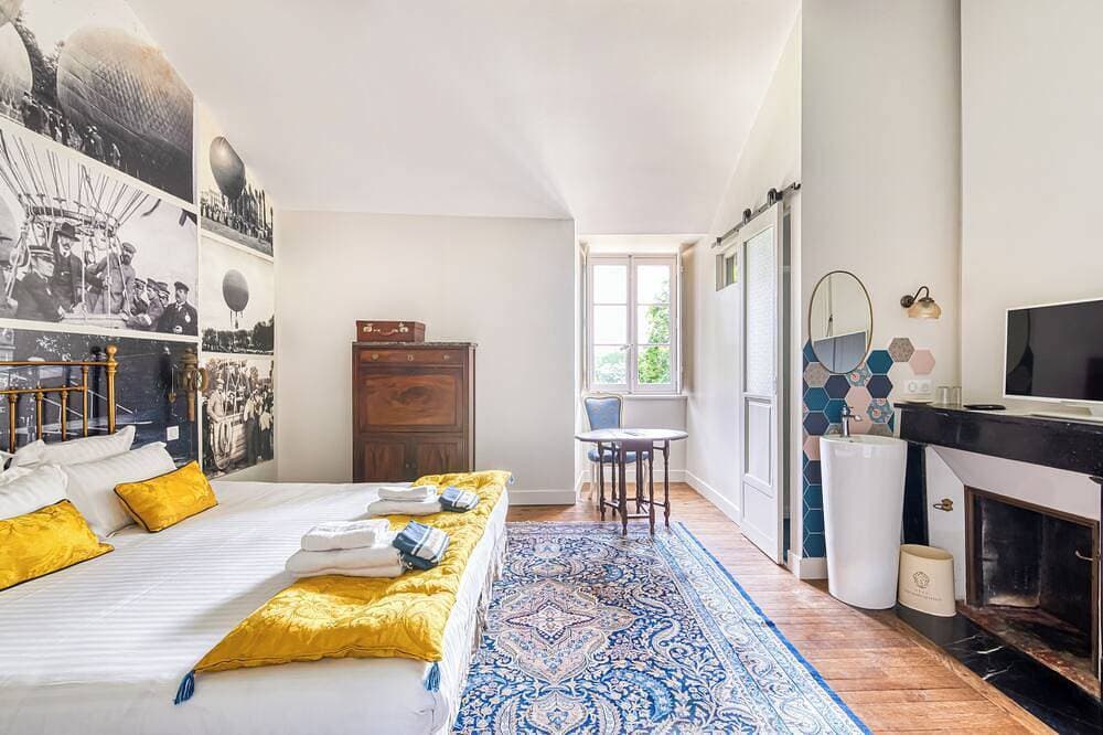 Foto 5 von 15: Charming double room at Château Le Fresne