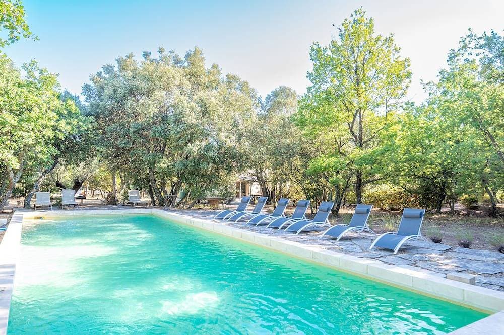Cosy cottage near Roussillion, air-conditioned, 14m heated pool,  large grounds. 1