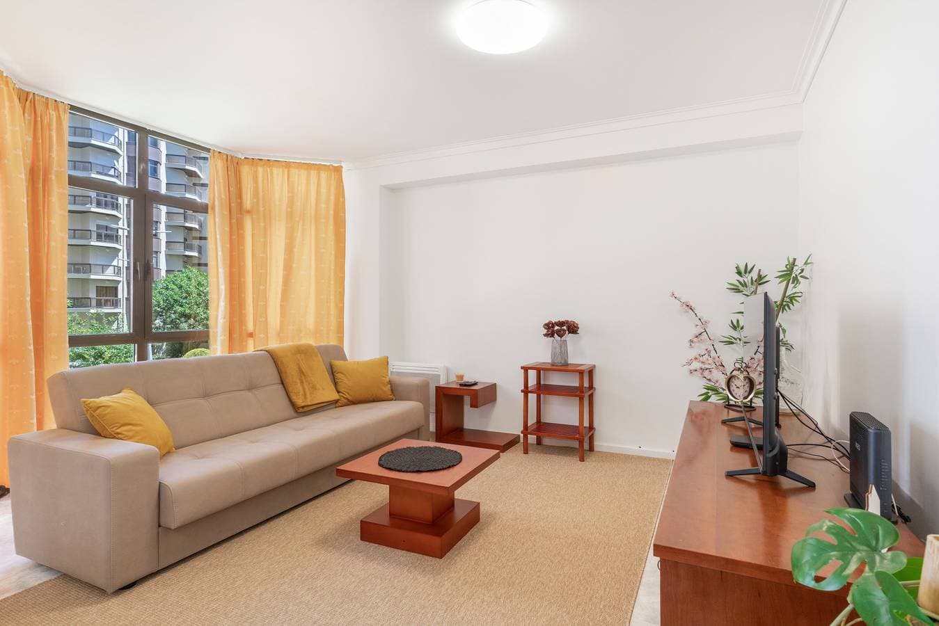 Foto 2 von 29: Apartment 'Na Praia da Amorosa' mit Meerblick, Gemeinschaftsgarten und WLAN
