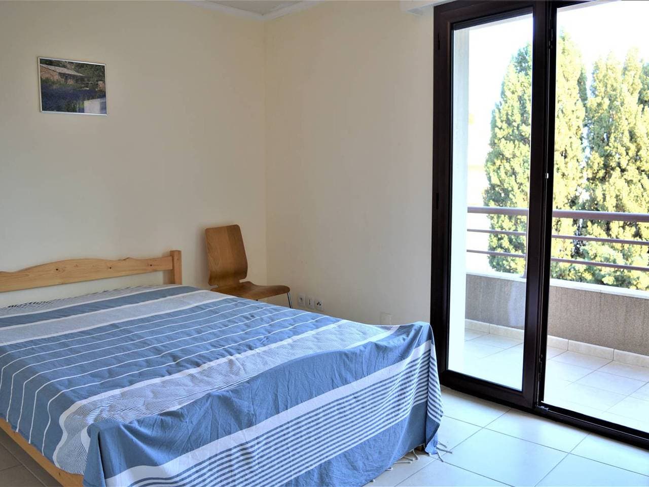 Foto 7 von 14: Geräumige 3-Zimmer-Wohnung mit Terrasse, WLAN und Garage nahe Stadtzentrum und Strand
