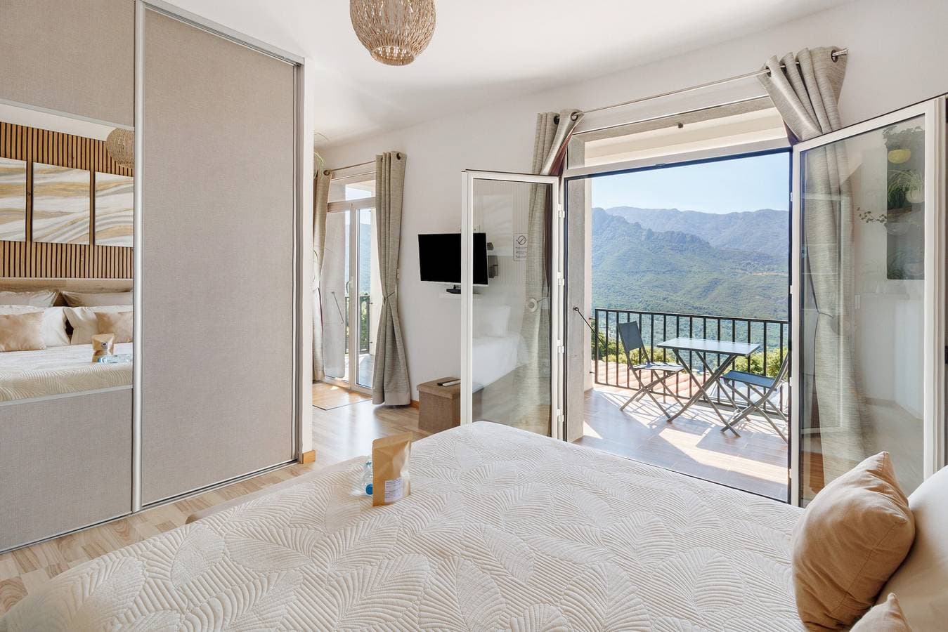 Foto 4 von 29: Gästezimmer Tavaco, Corse-du-Sud – Zimmer zwischen Meer und Bergen