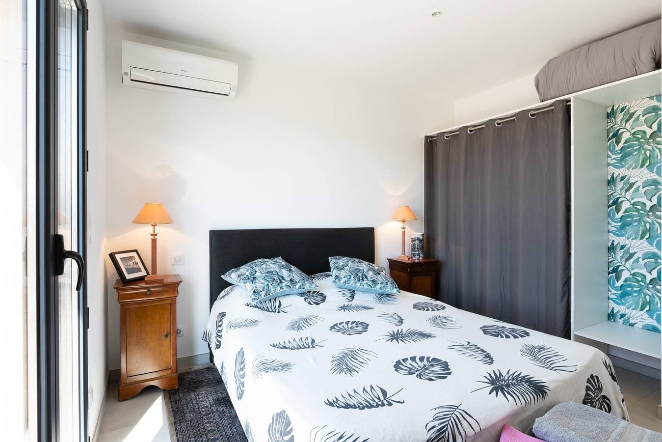Foto 3 von 19: Gästezimmer „Chambre D’hôtes à Losari“ mit Meerblick, WLAN und Klimaanlage