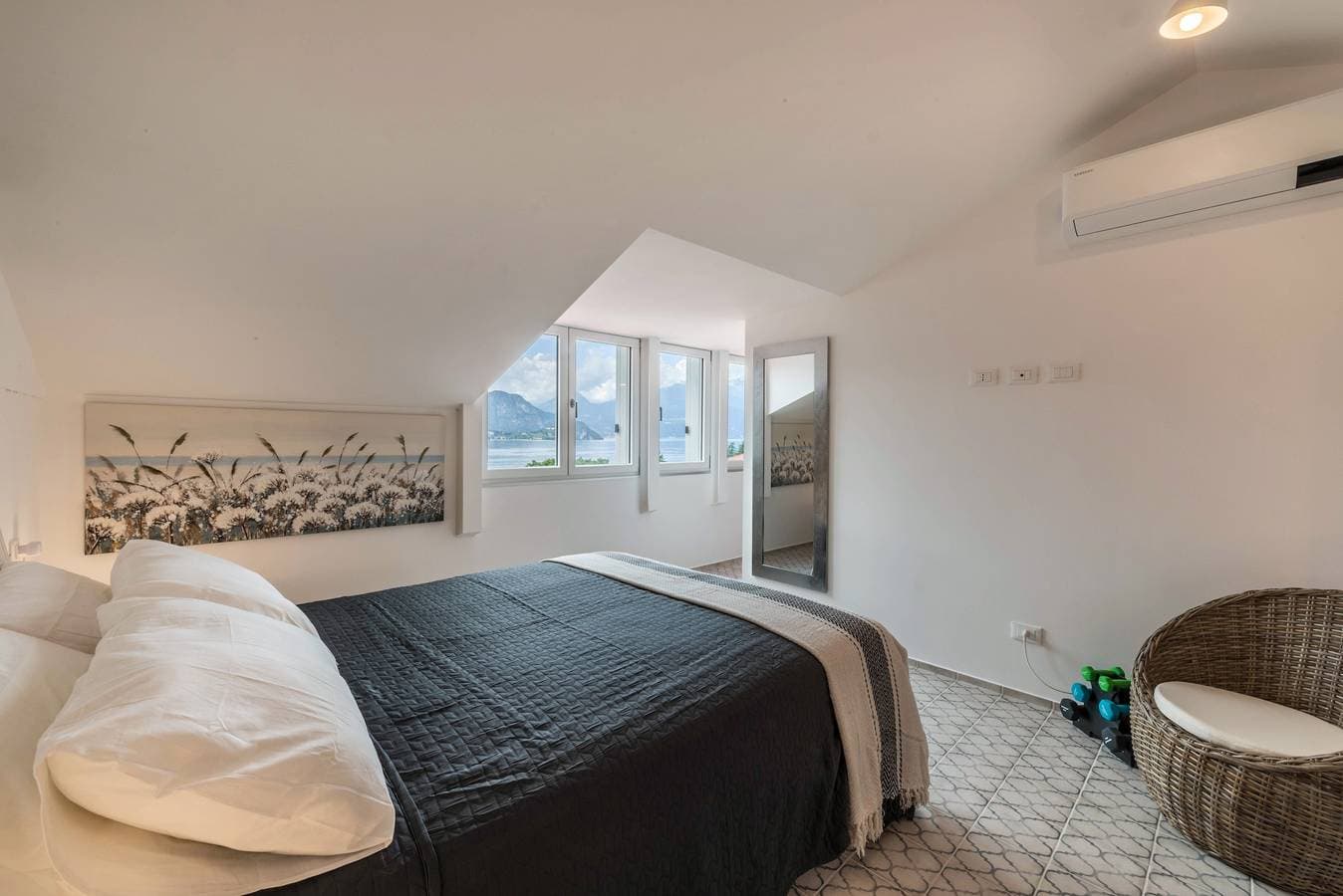 Foto 12 von 26: Ferienwohnung Casa Royale Appartamento Aria mit Seeblick, Bergblick, WLAN, Klimaanlage