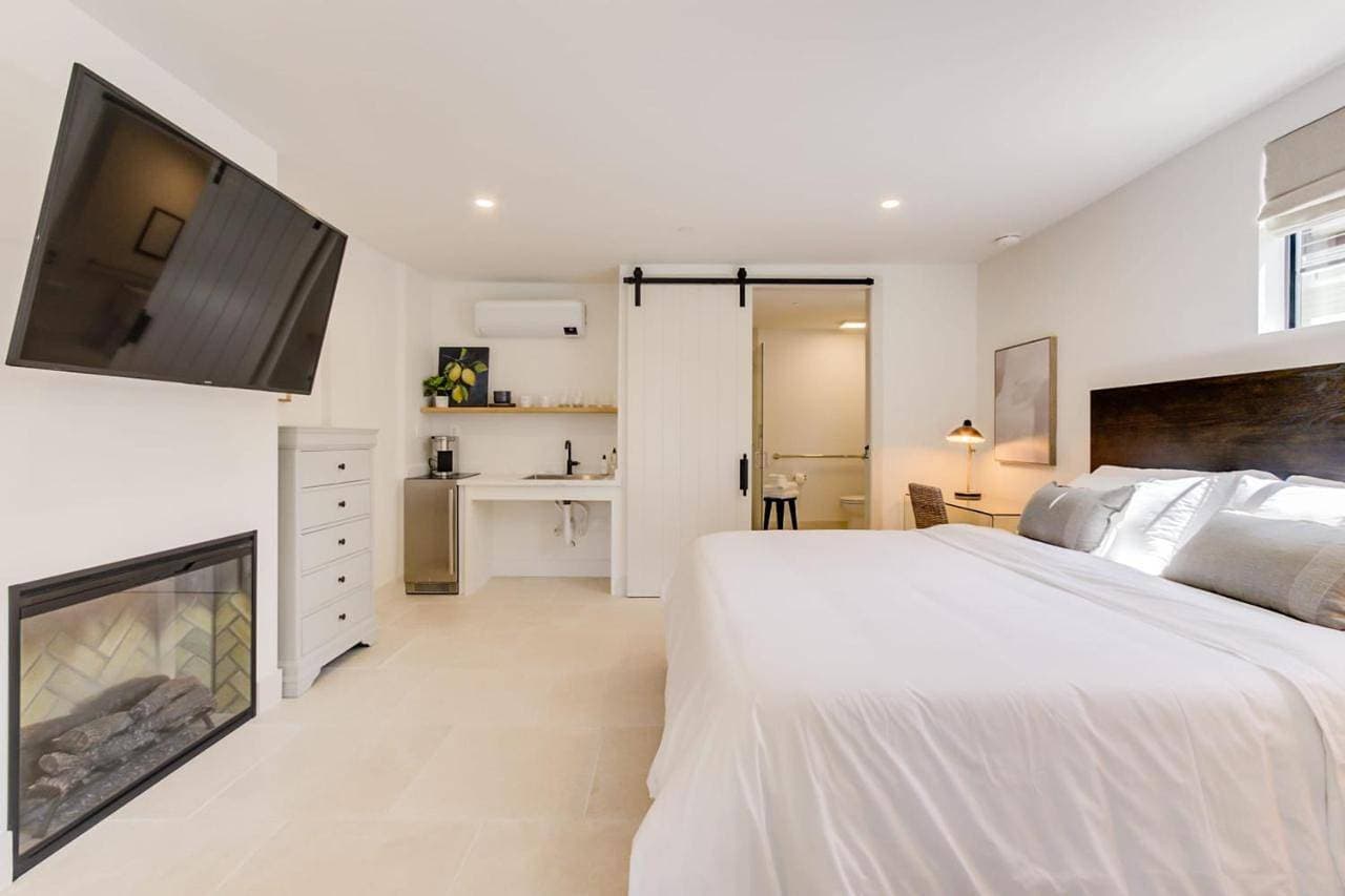 Casa Valerio - Boutique Suites in Downtown Santa Barbara 1