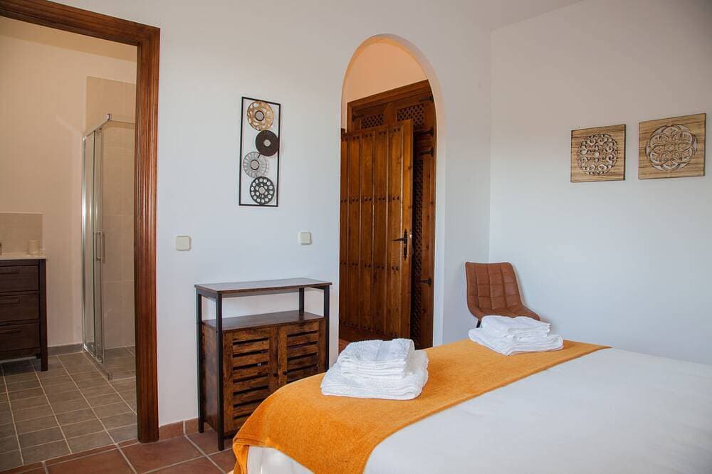 Foto 7 von 30: Cabana-Deluxe-Ensuite mit Dusche-Bergblick-Rabilargo