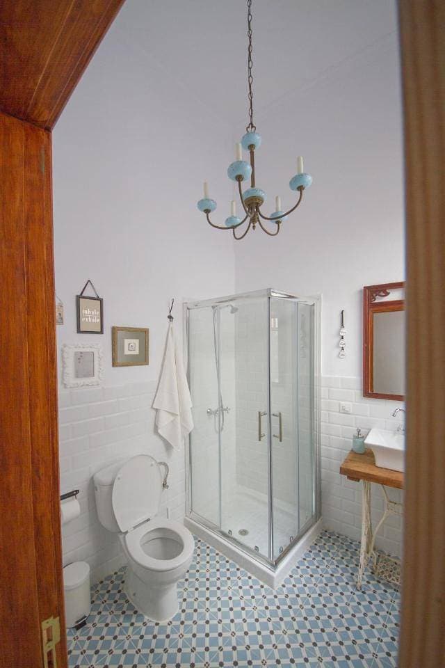Foto 8 von 17: Twin Room with Shared Bathroom
