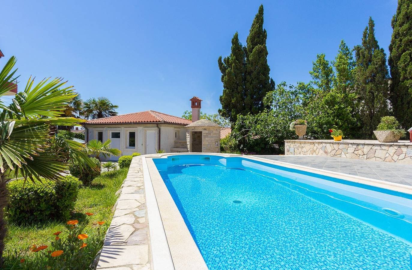 Schönes Apartment mit Pool und guter Lage 1