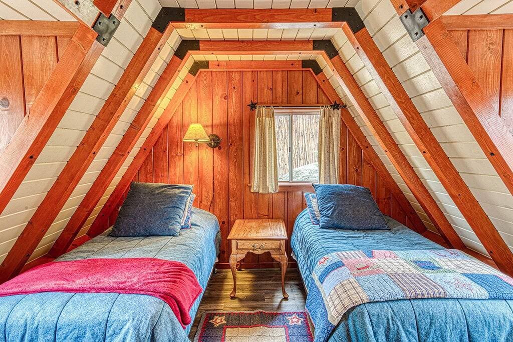 Foto 4 von 38: Baxter Mountain Cottage Video Tour Foto 3 Gericht Internet Große Terrasse