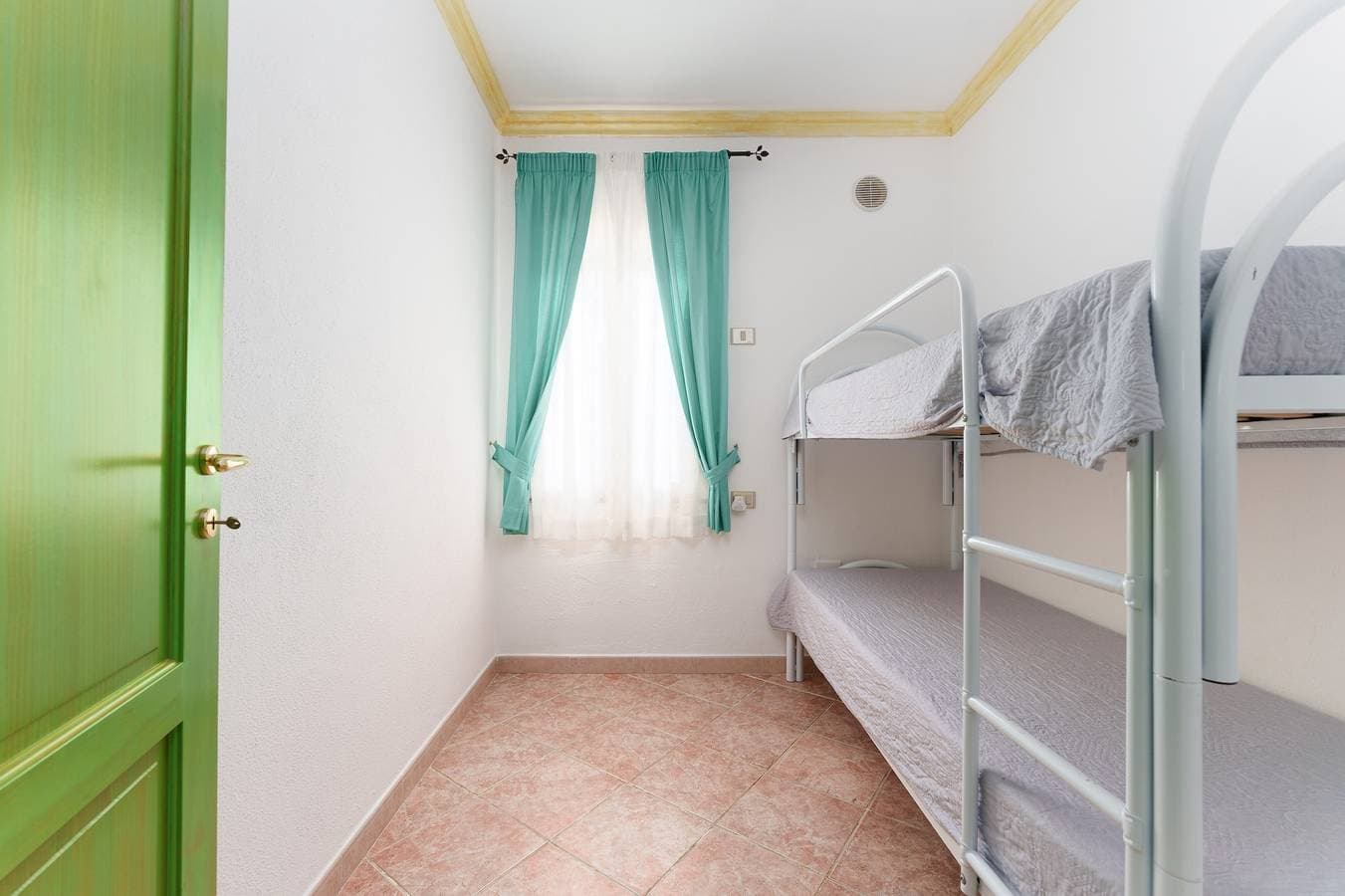 Foto 8 von 32: Sardisches Apartment für 6 mit privater Terrasse, 3 Min. zu Fuß zum Strand