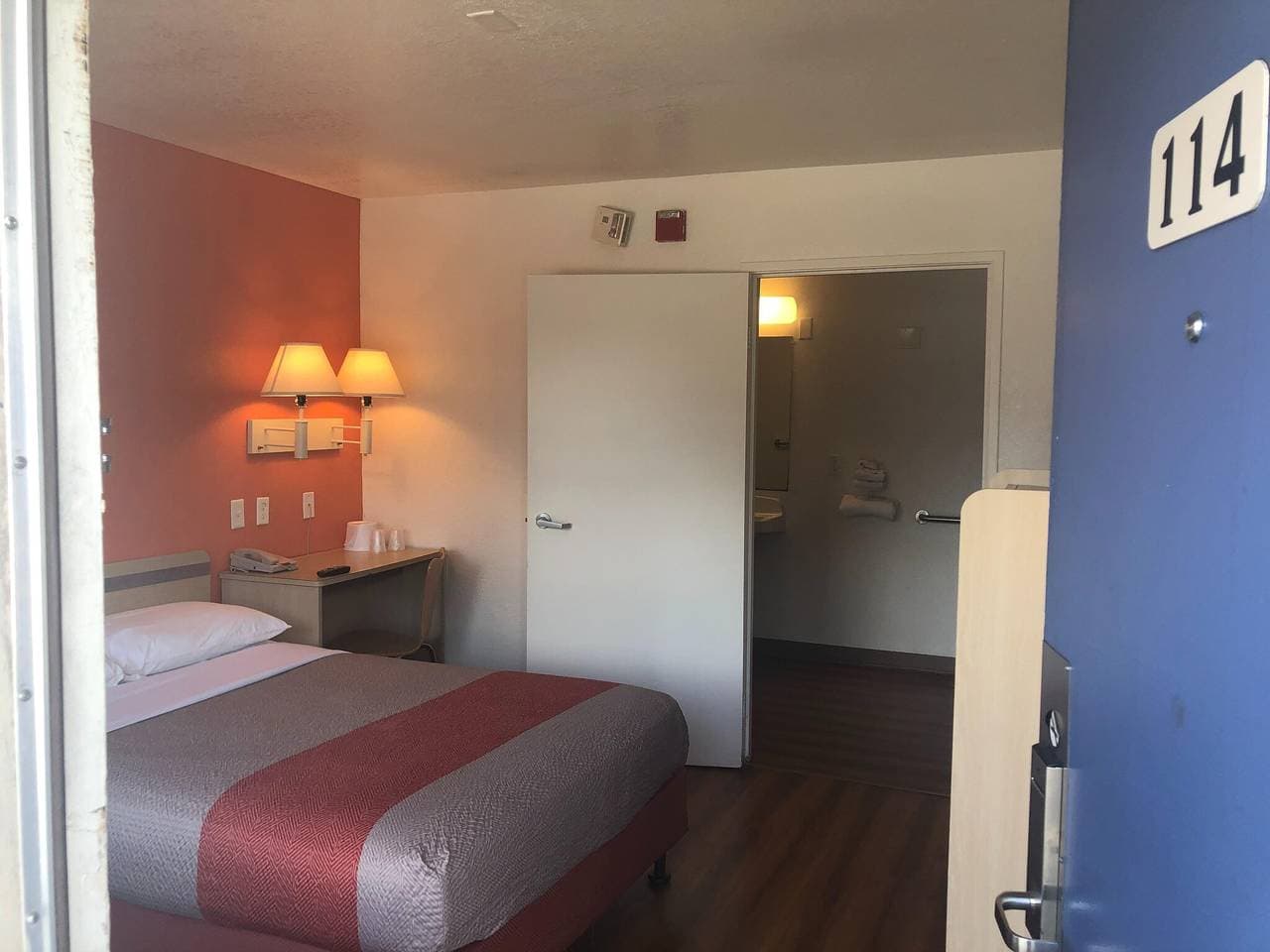 Foto 9 von 28: Ms6 Jacksonville | 1 Doppelbett | Ada/Badewanne