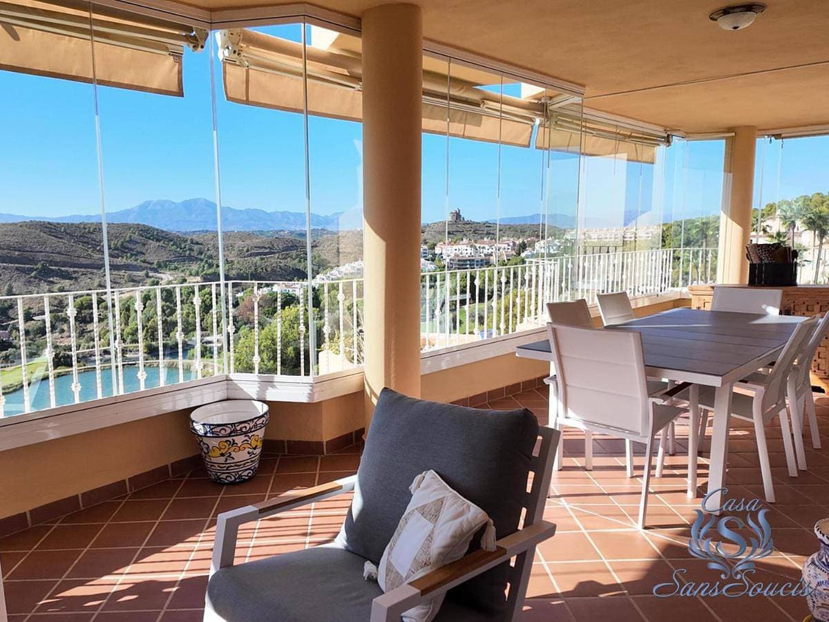 Foto 2 von 52: Three-Bedroom Apartment with Mountain View