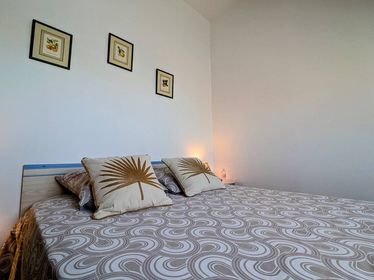 Foto 12 von 21: Gemütliches Zimmer mit Sitzecke und Frühstück