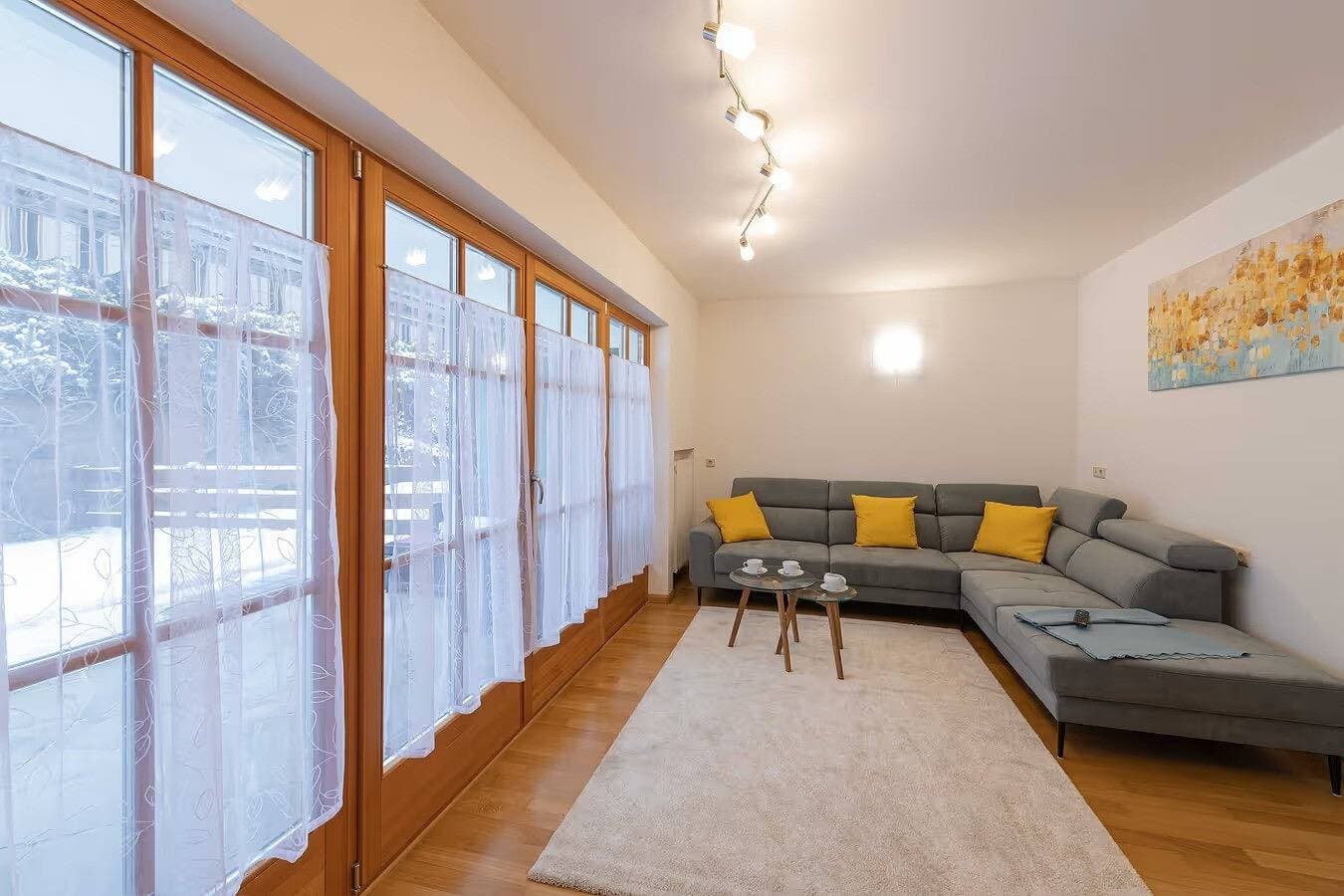 Foto 5 von 39: Ferienwohnung 'Santners Holiday' mit Bergblick, privater Terrasse und eigenem Garten