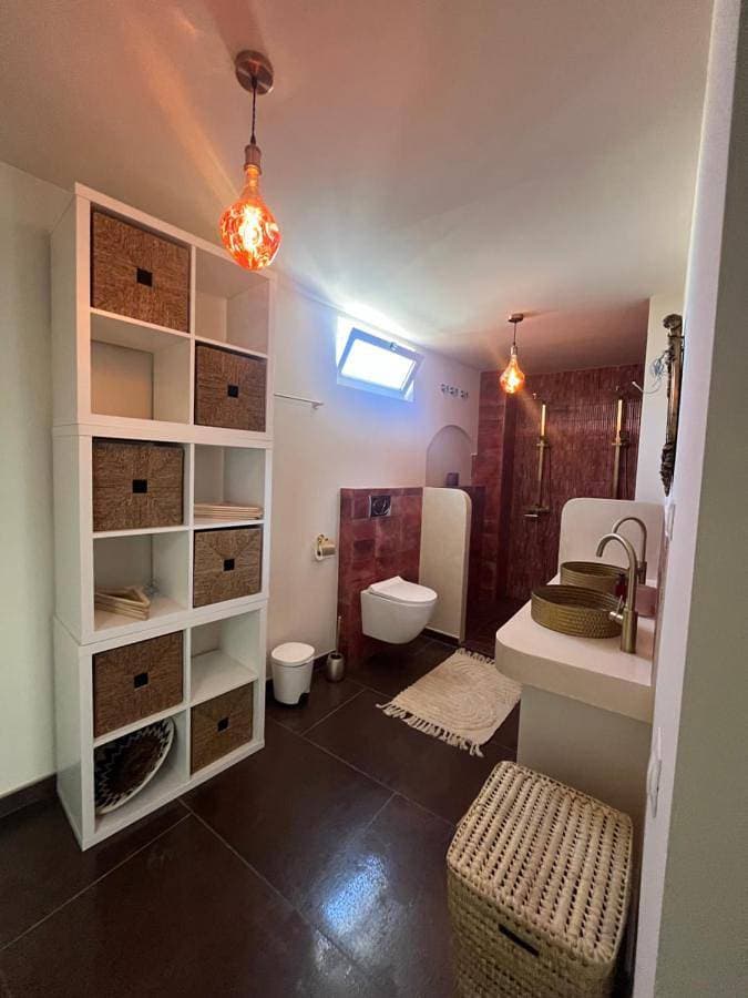 Foto 4 von 14: Two-Bedroom Apartment with Balcony and Terrace