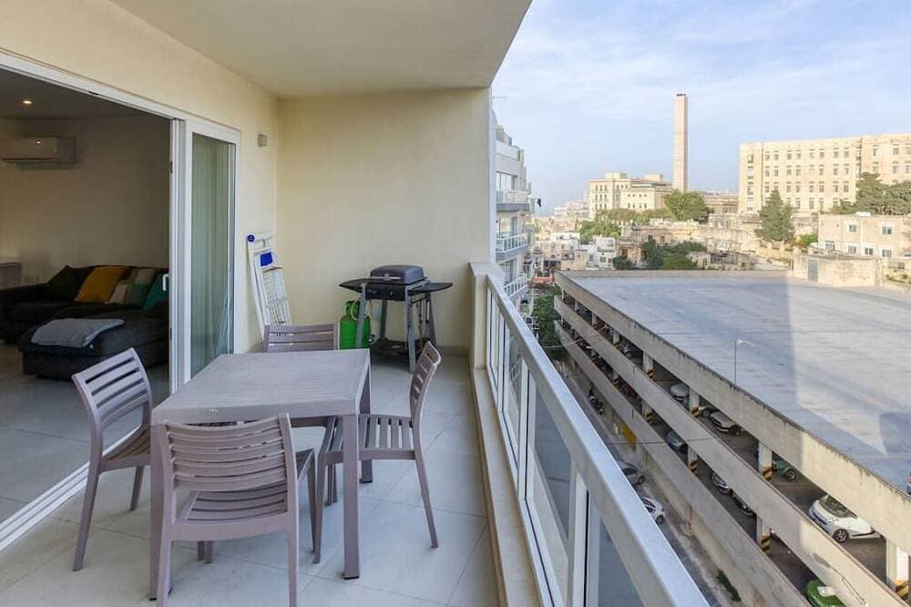 Lovely designer 3Br Apt w/Private Terrace with BBQ 1