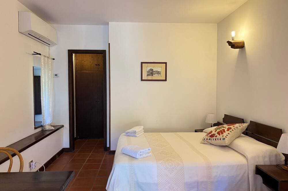 Foto 3 von 20: Bracciano Lake Farmhouse - Room Malva