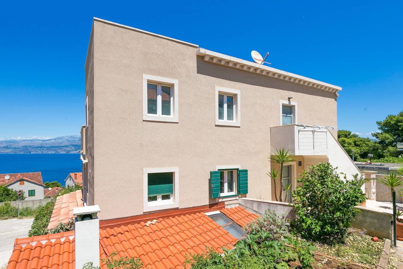 Foto 7 von 38: 1-Zimmer-Ferienwohnung mit Terrasse und Meerblick Postira, Brac -b