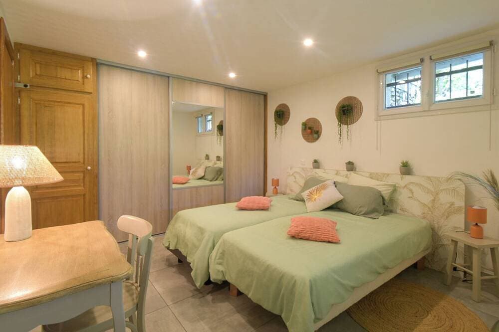Quiet apartment in a green setting. 1