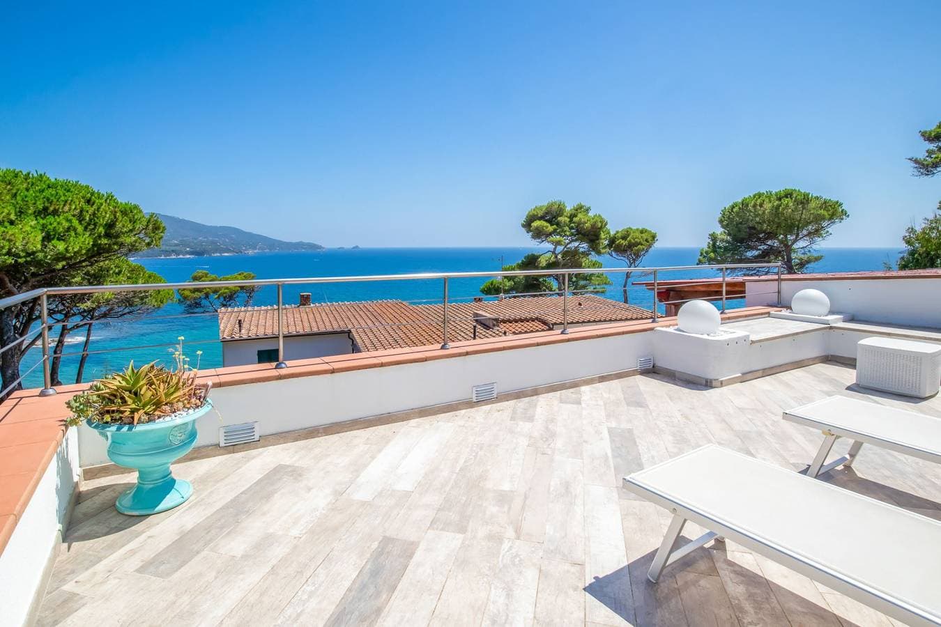 Foto 8 von 67: Villa für 8 Personen mit Terrasse