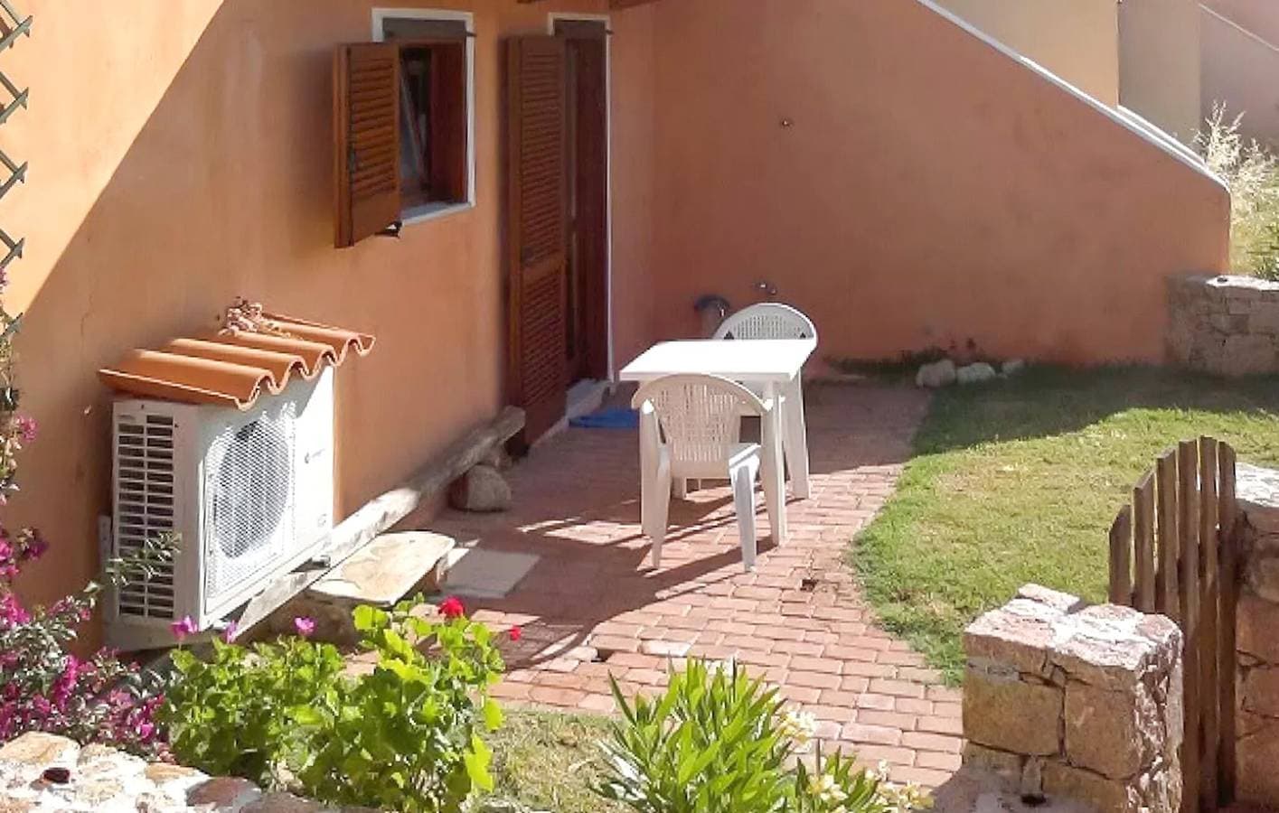 Foto 2 von 15: Charmantes Apartment mit Pool, WLAN und Küche – 2 km vom Strand entfernt!