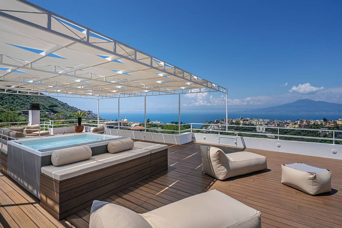 Foto 4 von 49: Villa für 10 Personen mit Terrasse