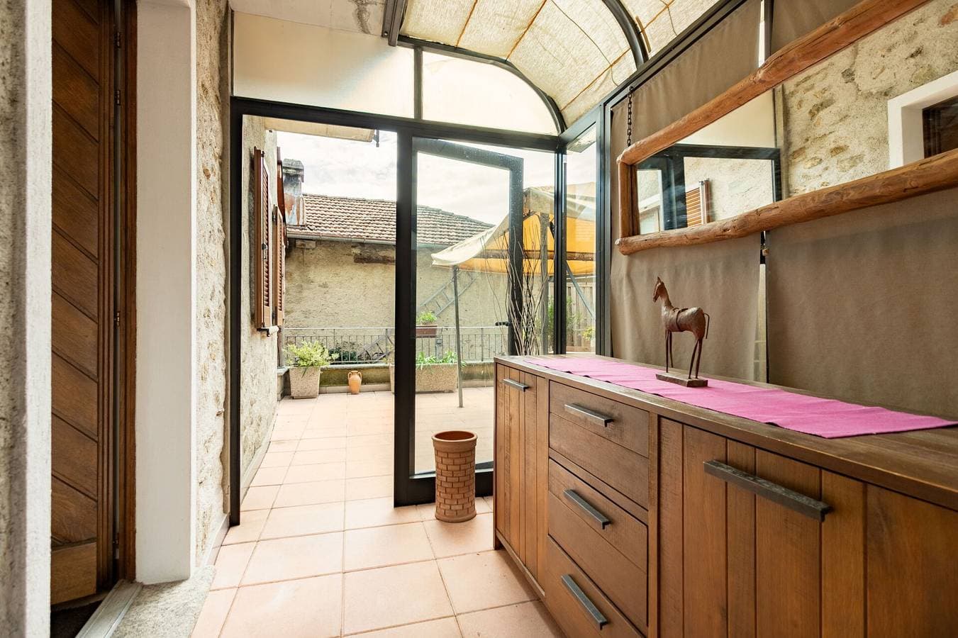 Foto 5 von 49: Ferienwohnung für 4 Personen mit Terrasse