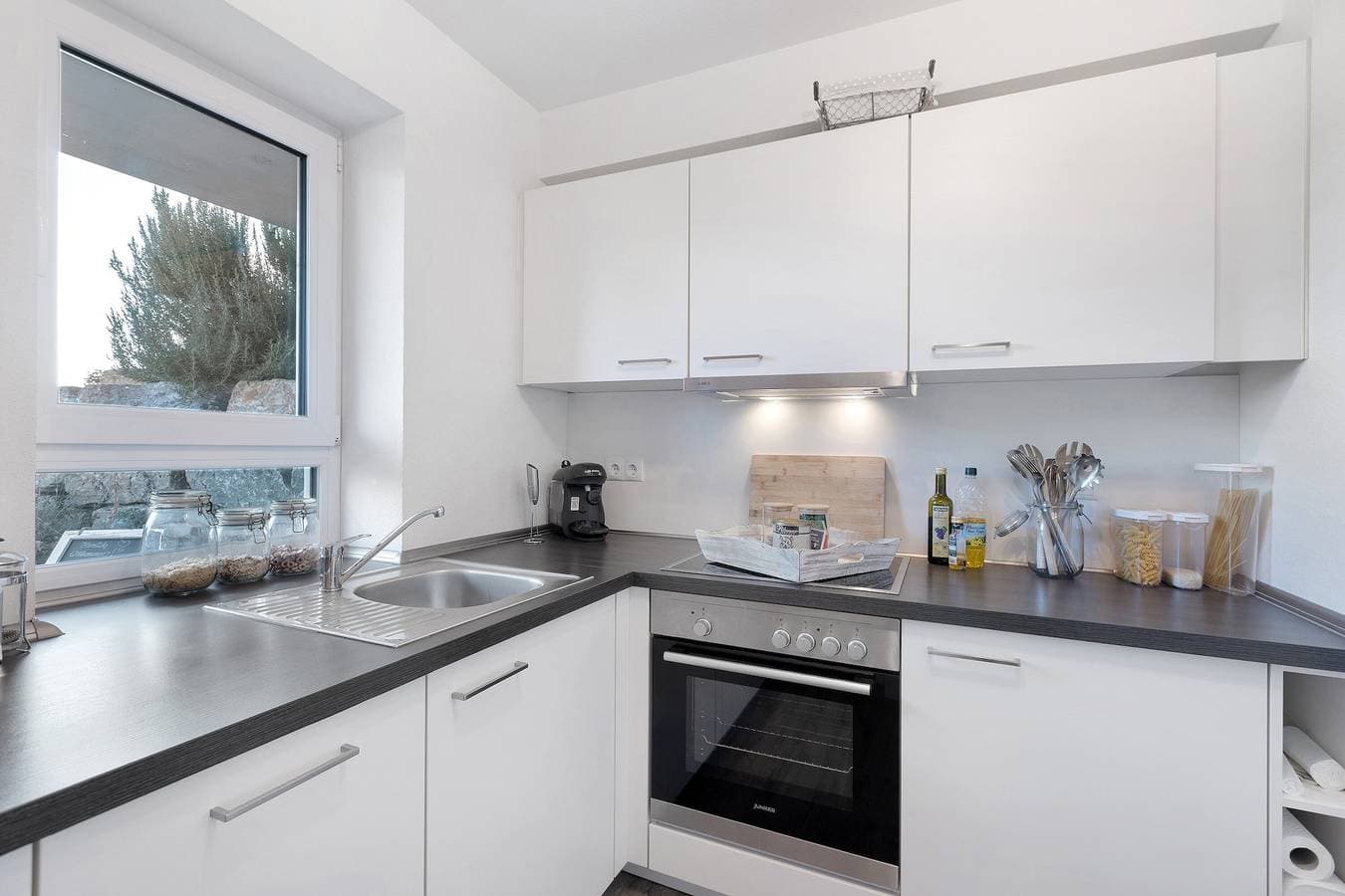 Foto 12 von 24: Apartment 'Im Laubgarten' mit Seeblick, privater Terrasse und WLAN
