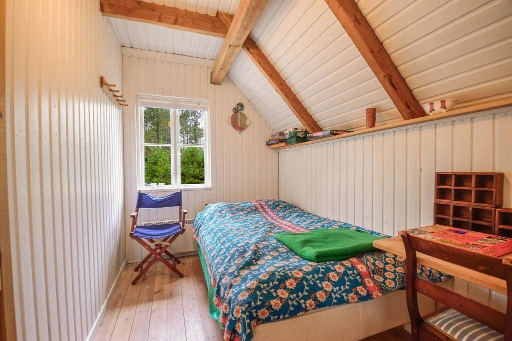 Foto 12 von 15: Rustikal charmantes Reetdachhaus mit Kaminofen – Optimal für 2 Personen