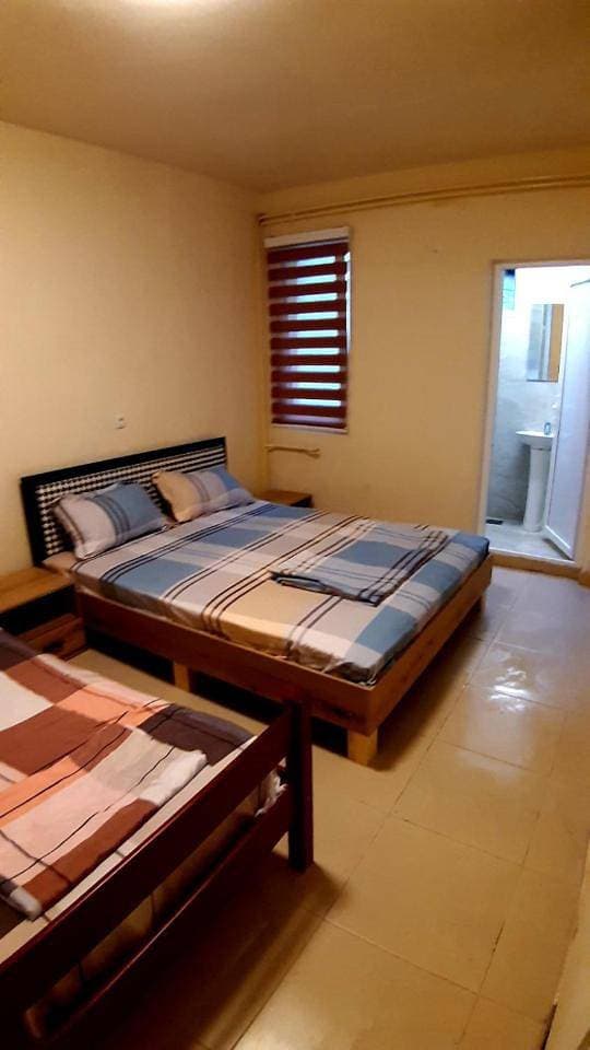 Foto 6 von 6: Twin Room with Private Bathroom