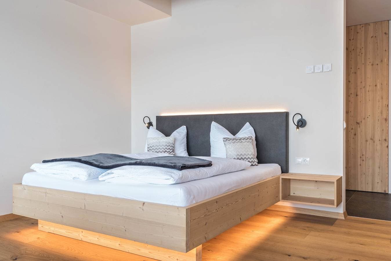 Foto 10 von 34: Schöne Ferienwohnung "Aura Chalets Nr 1" mit Bergblick, WLAN & Garten
