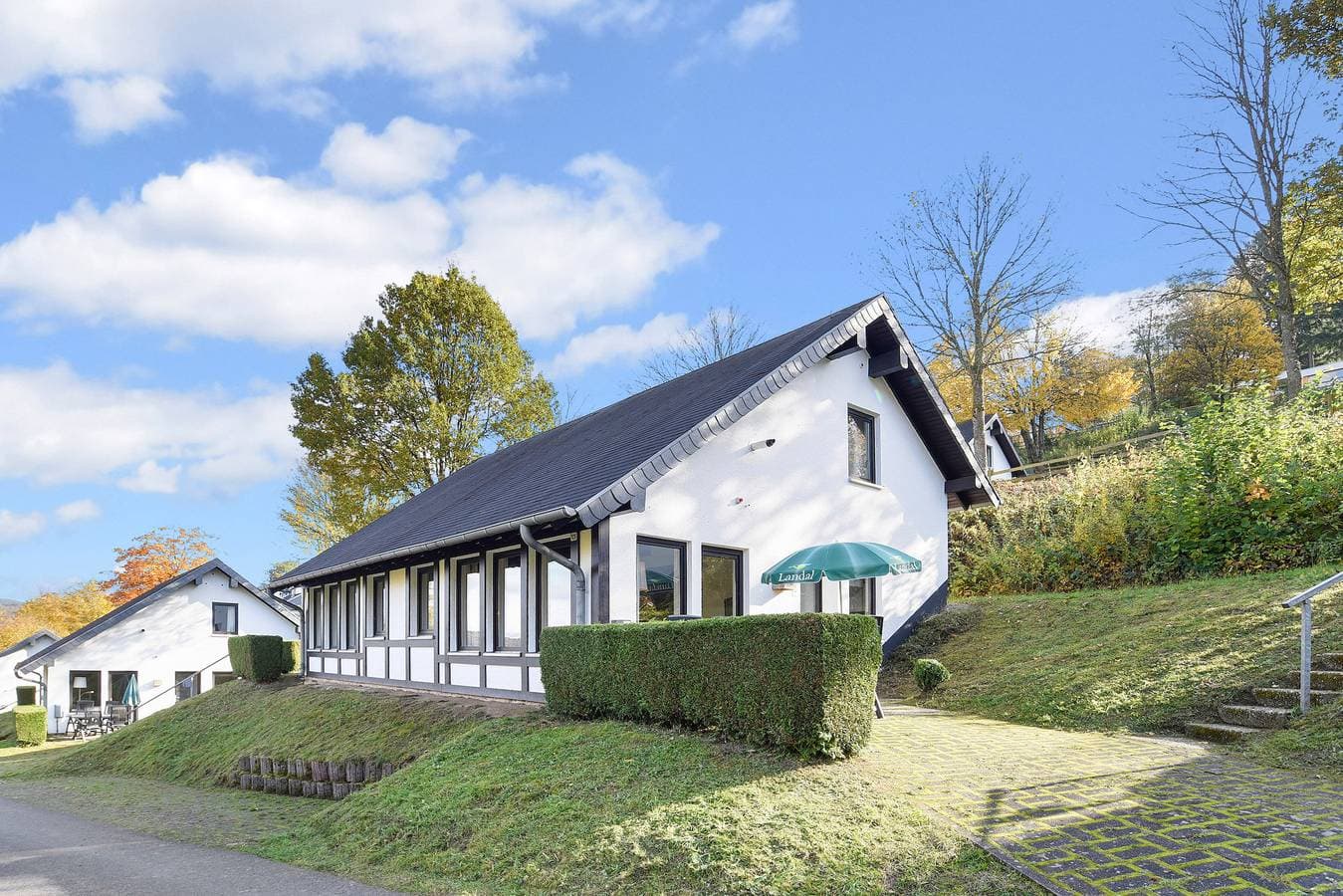 Foto 10 von 28: Bungalow für 4 Personen mit Terrasse
