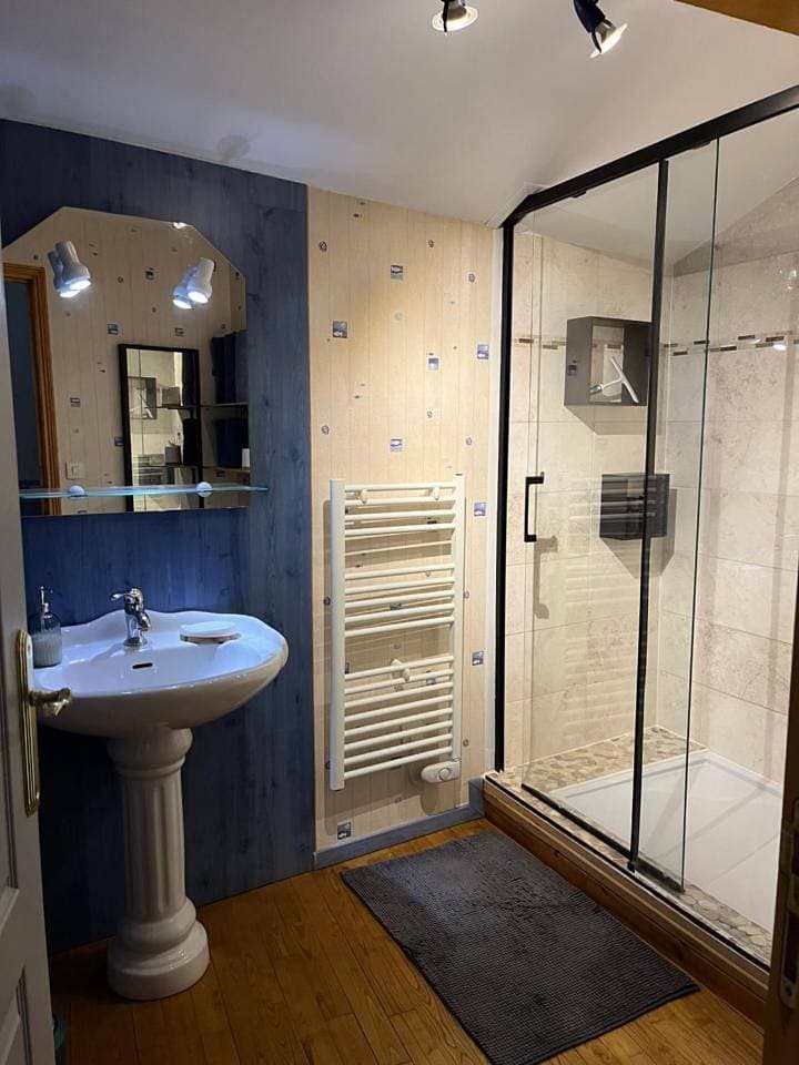 Foto 13 von 15: Double Room with Shared Bathroom
