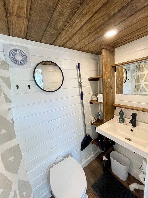 Foto 12 von 15: Houston Tiny Home New, Tx Monthly Magazine Builder