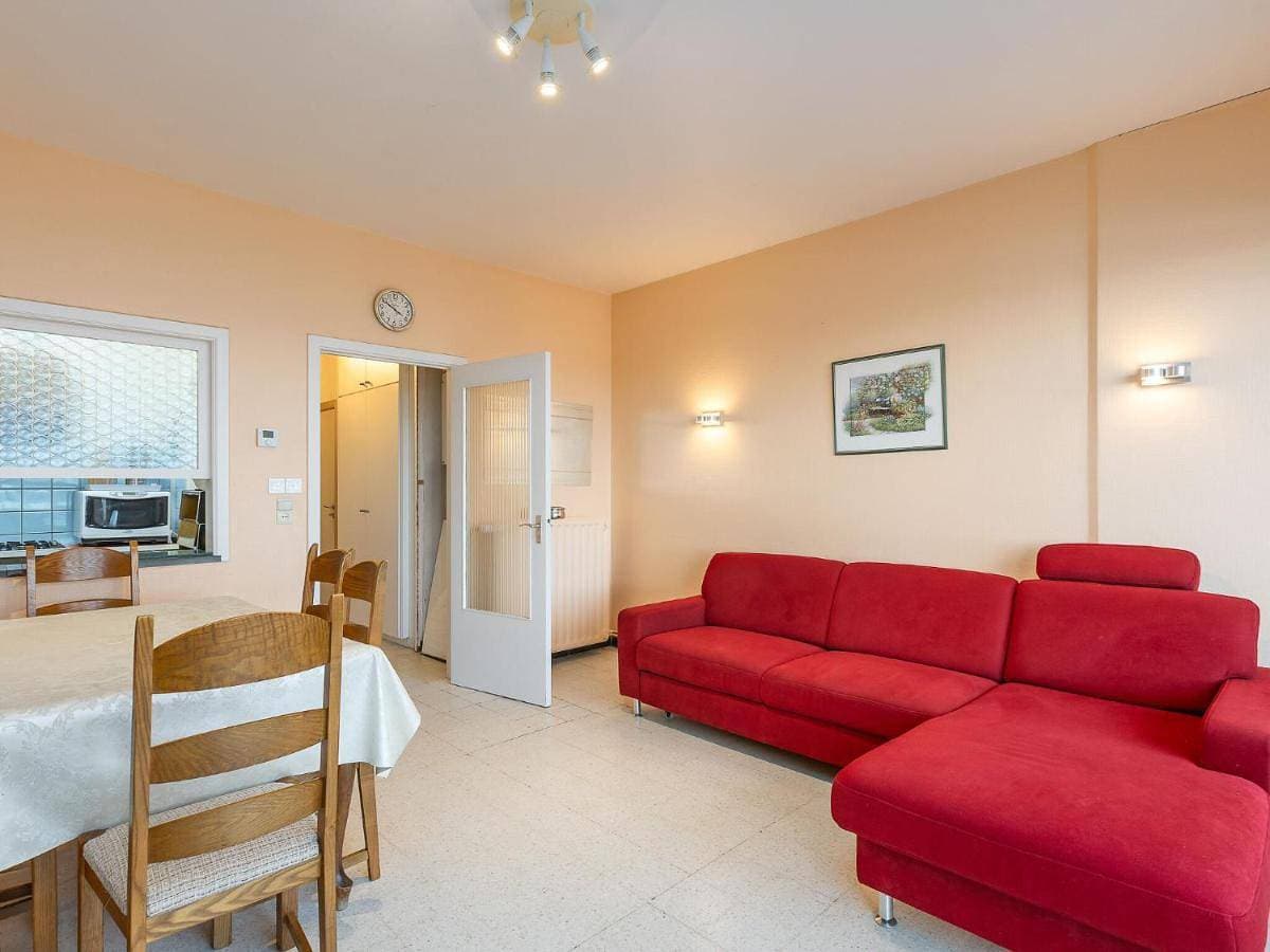 Ground floor apartment with sea view and garage 1