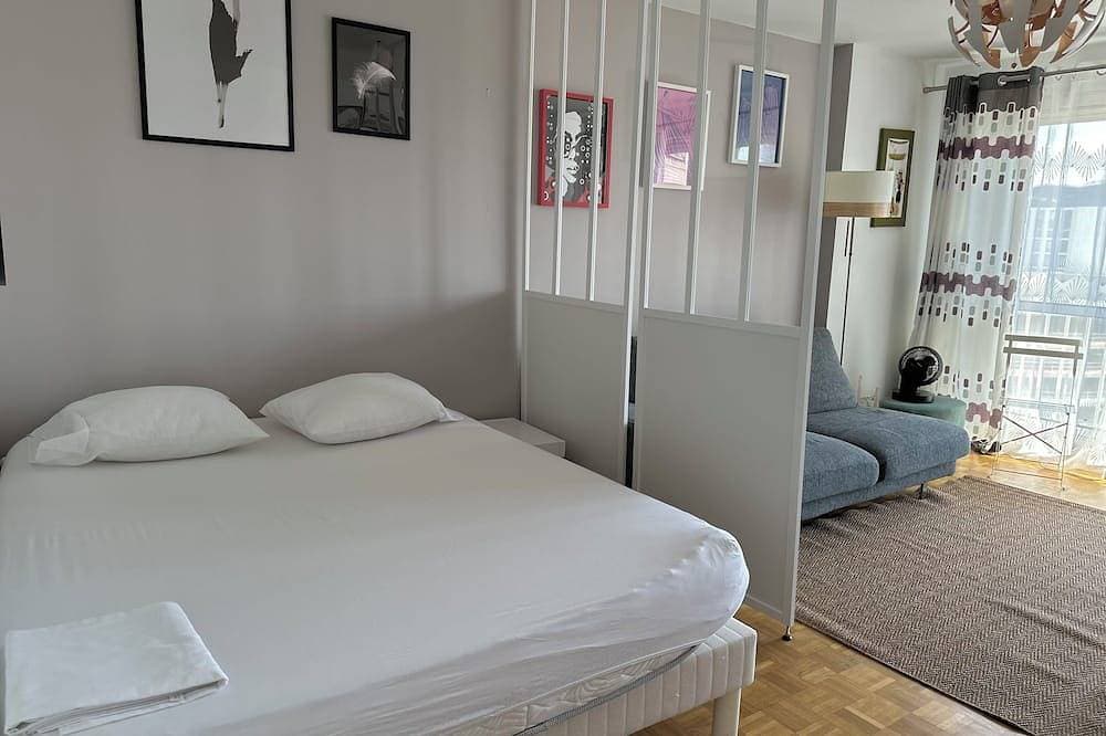 Foto 3 von 22: Spacious 2-room apartment with parking in Paris La Défense overlooking the Eiffel Tower