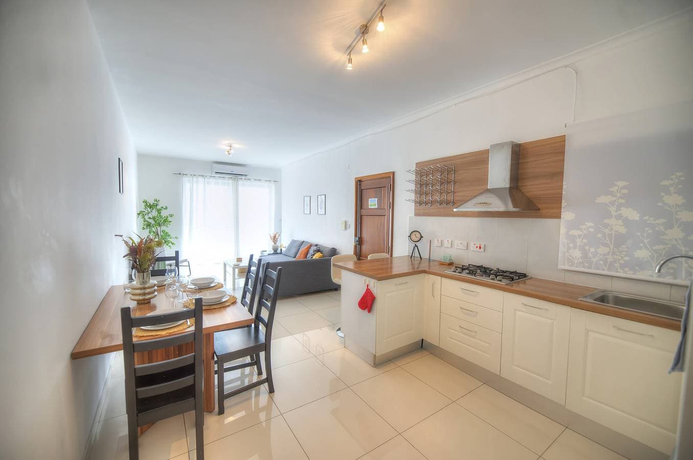 Foto 10 von 32: Ferienwohnung für 4 Personen mit Balkon