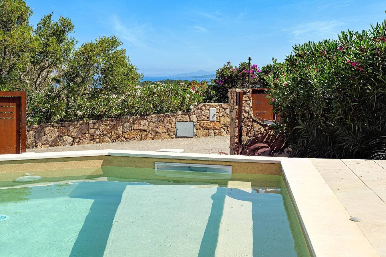 Foto 3 von 32: Villa „Leone“ mit Meerblick, WLAN und Klimaanlage