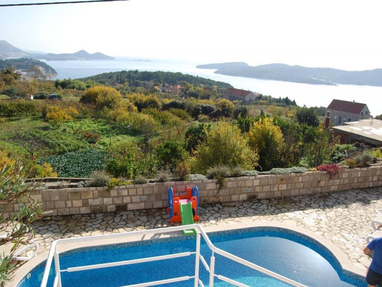 Foto 6 von 33: Villa Tony - Five Bedroom Villa with Terrace, Swimming Pool and Sea View