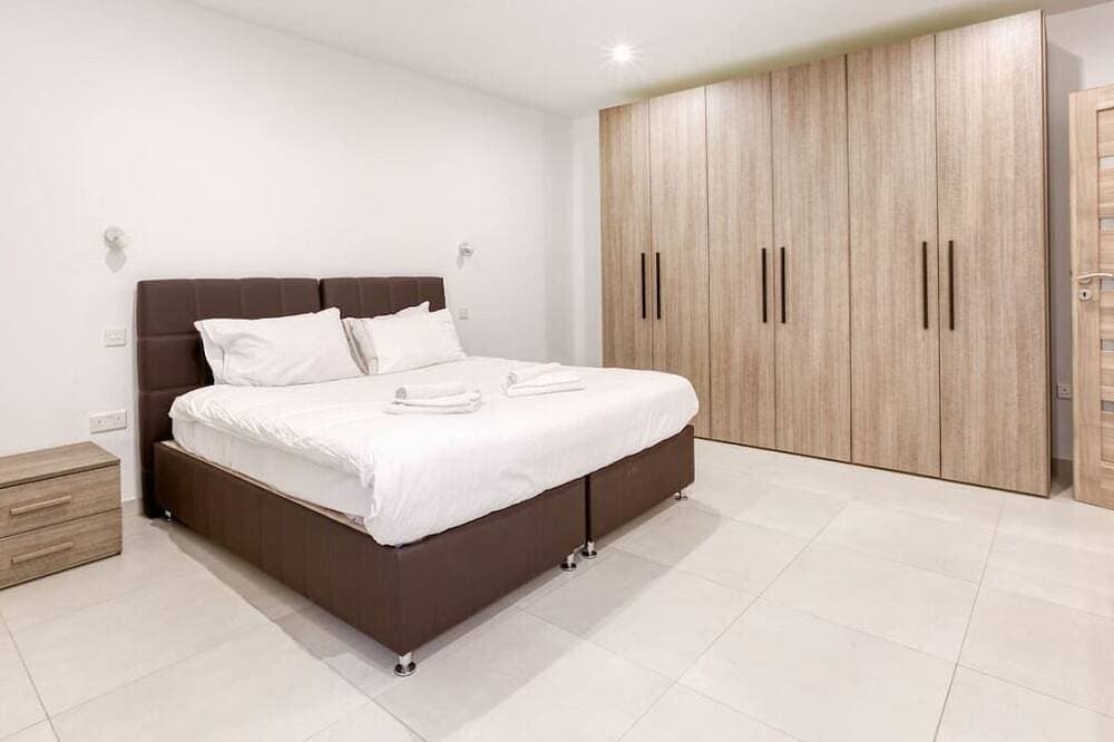 Foto 4 von 30: Lovely designer 3Br Apt w/Private Terrace with BBQ